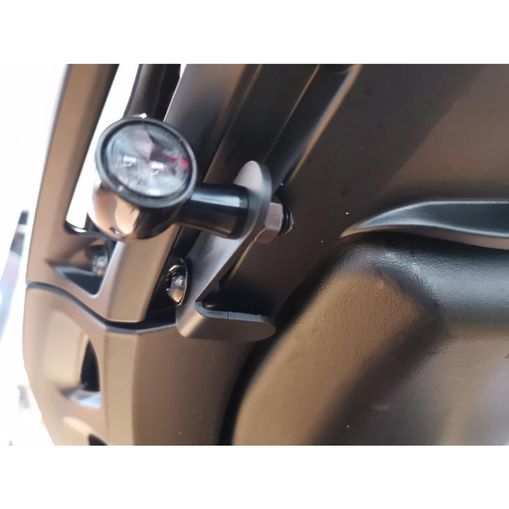 Montaggio della luce del freno o dell'indicatore di direzione della moto