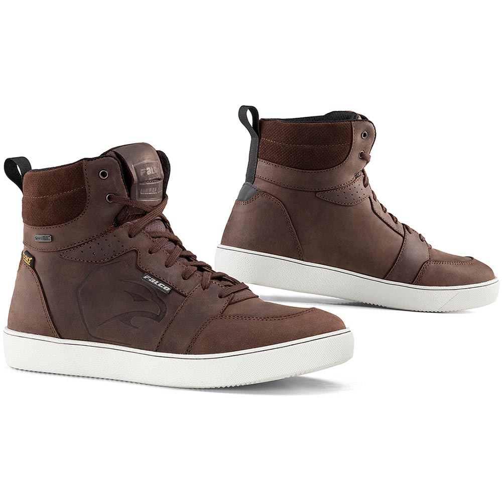 Scarpe da ginnastica con pugnale