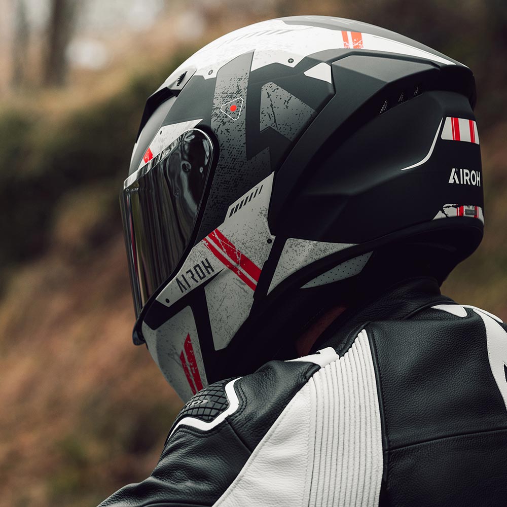 Casco Connor Omega