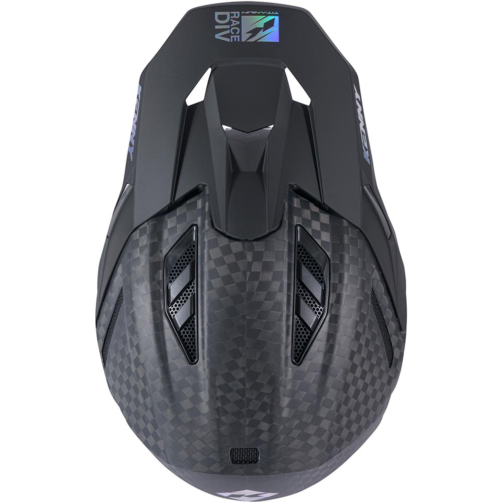 Casco in titanio e carbonio