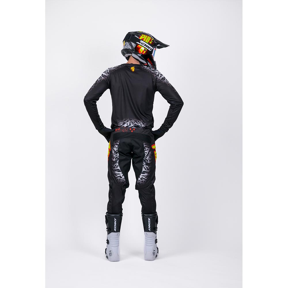 Pantaloni da buttare