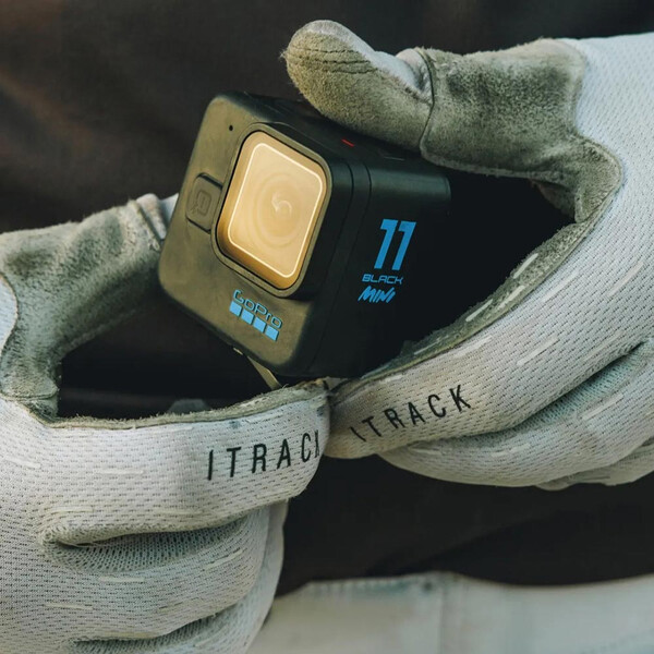 Confezione Hero11 Black Mini Specialty + scheda SD da 64 GOES