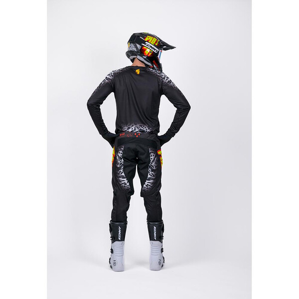 Pantaloni da buttare