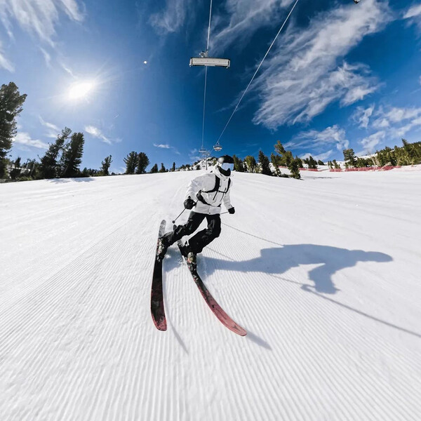 Attacco per bastoncini da sci